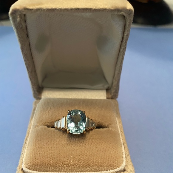 Elegant ladies Aquamarine dinner ring - Picture 3 of 3
